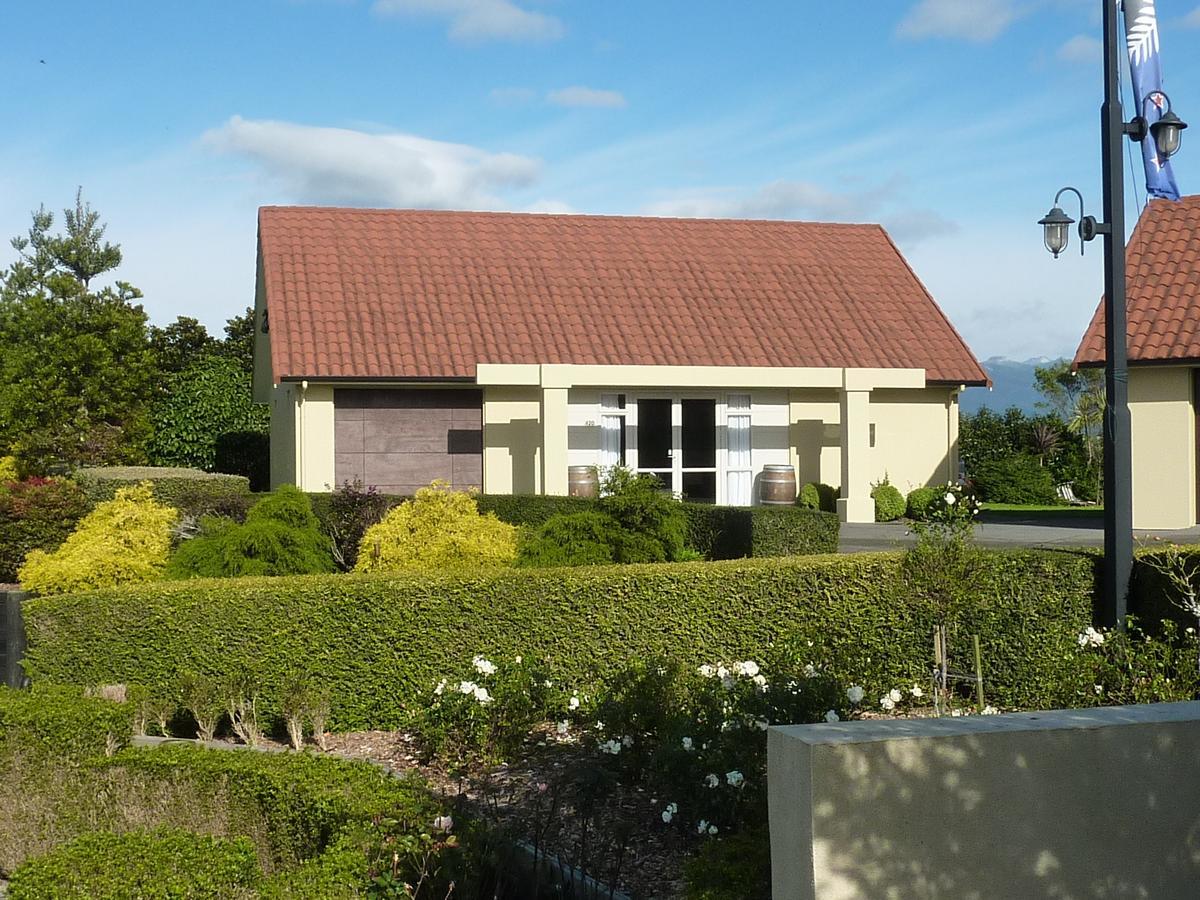 A Touch Of Tuscany At Hillsborough New Plymouth Exterior photo